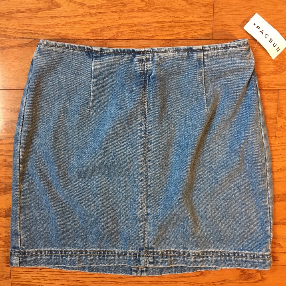 NWT Woman’s PacSun jean skirt size 25.